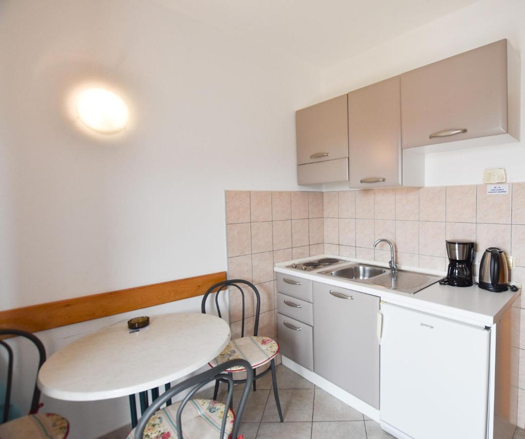 Apartments Karmen Primošten Eksteriør billede